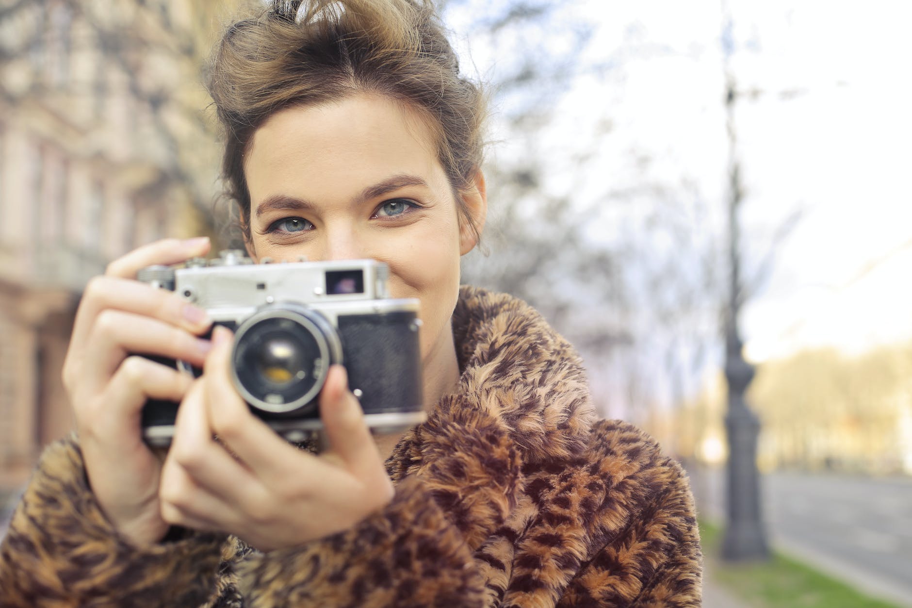 Joven haciendo foto