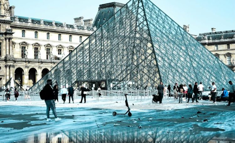 people around louvre museum