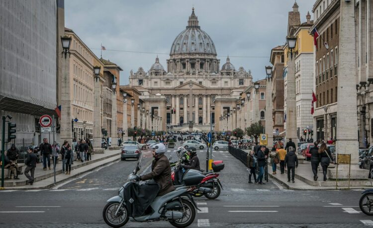 people in st peter s square