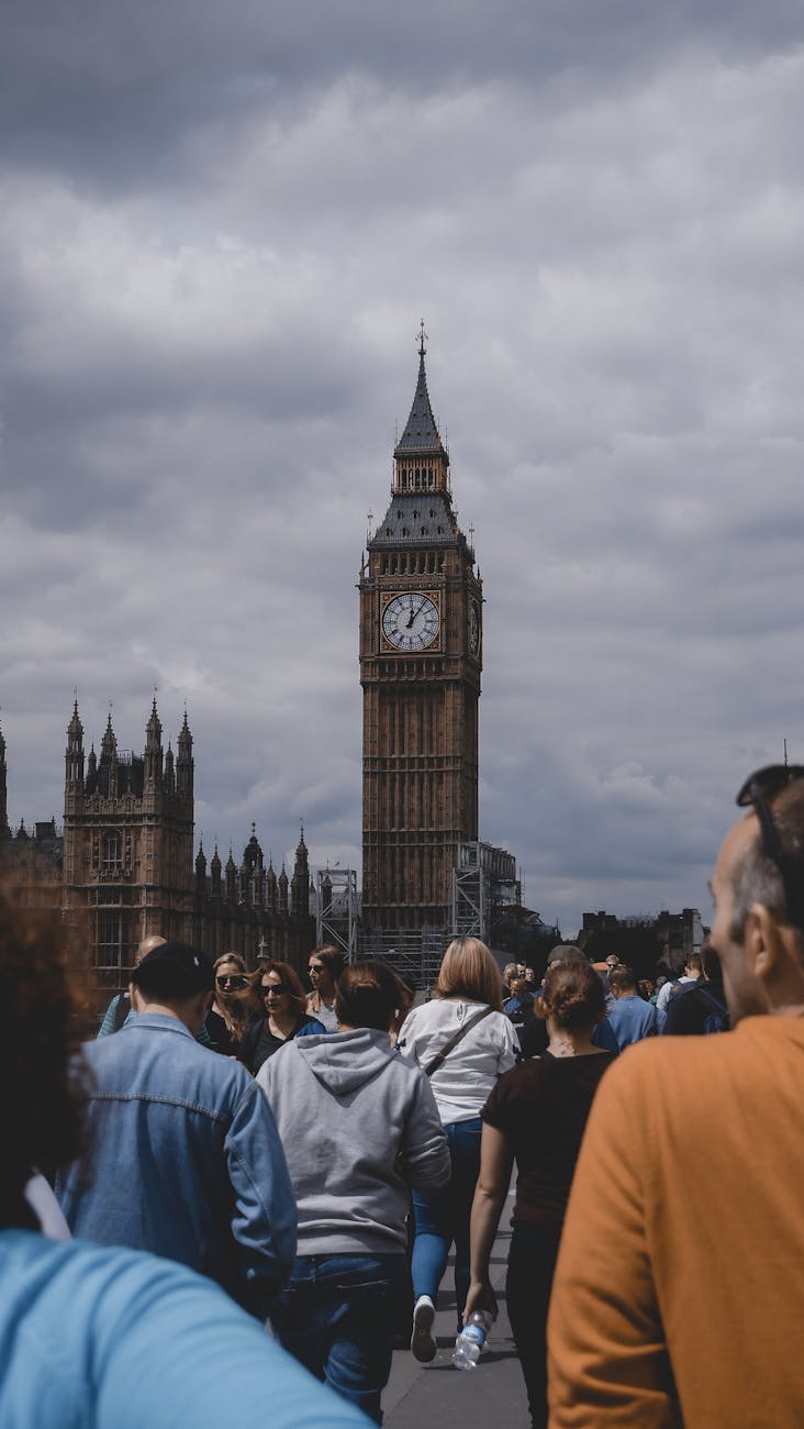 photo of big ben under cloudy sky